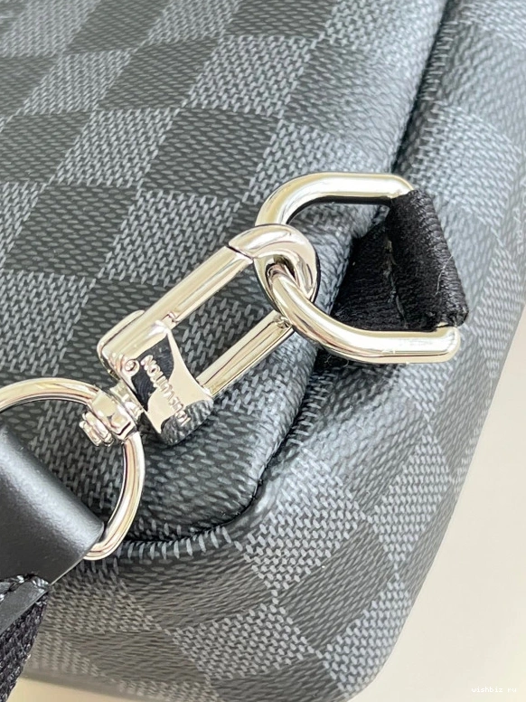 WIS VUITTON AVENUE LOUIS SLINGBAG 0824
